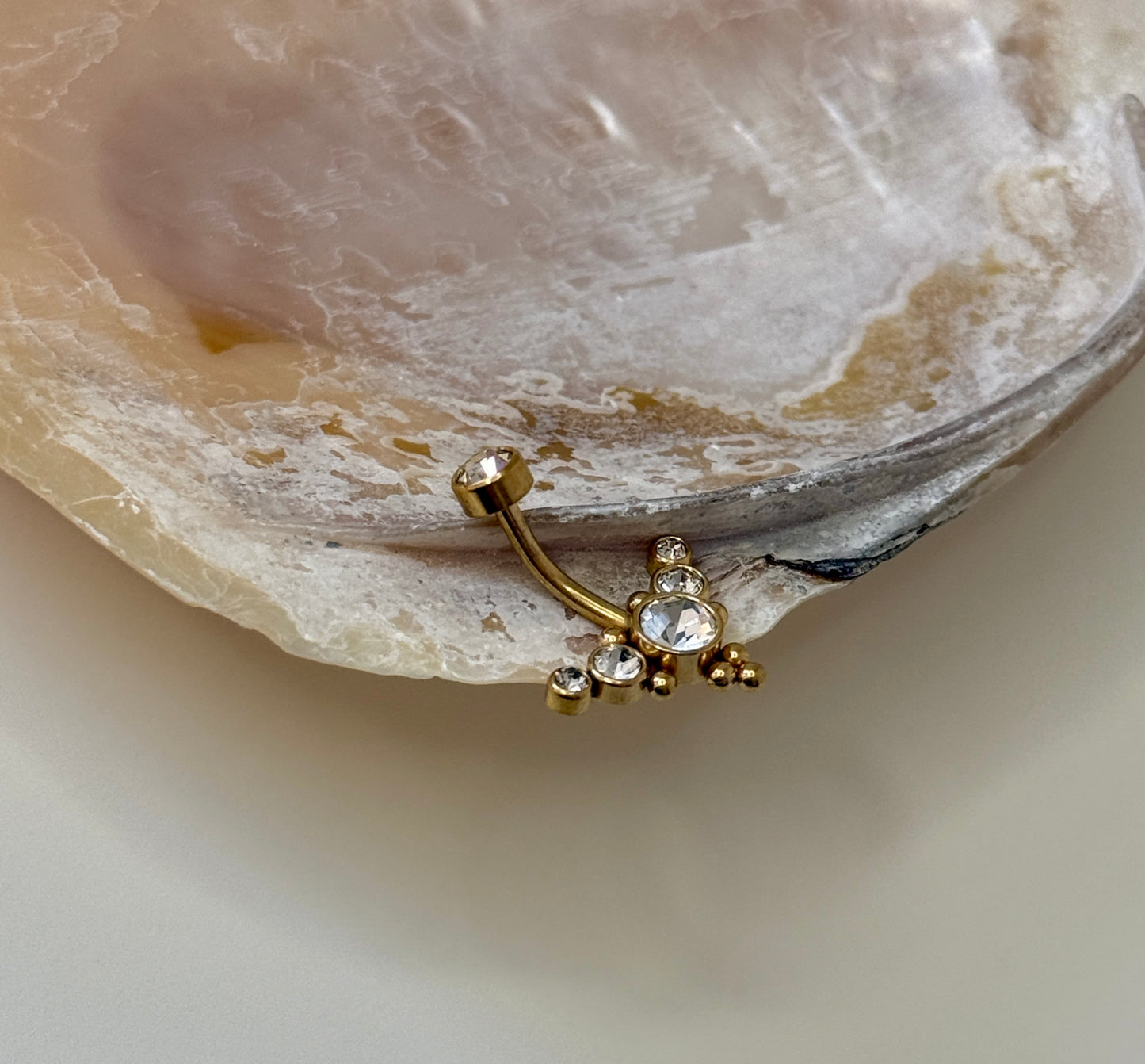 Bauchnabelpiercing ‚Diamond Pulse‘