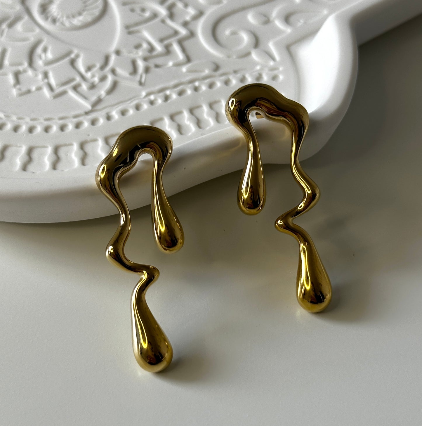 Ohrringe ‚Acting Like Picasso‘ in Gold
