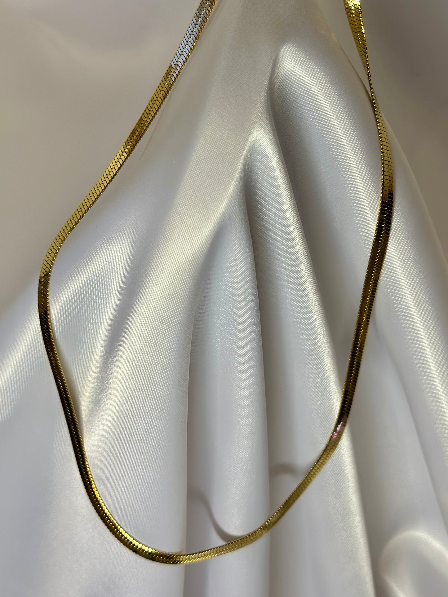 Halskette ‚Herringbone‘ in Gold breit