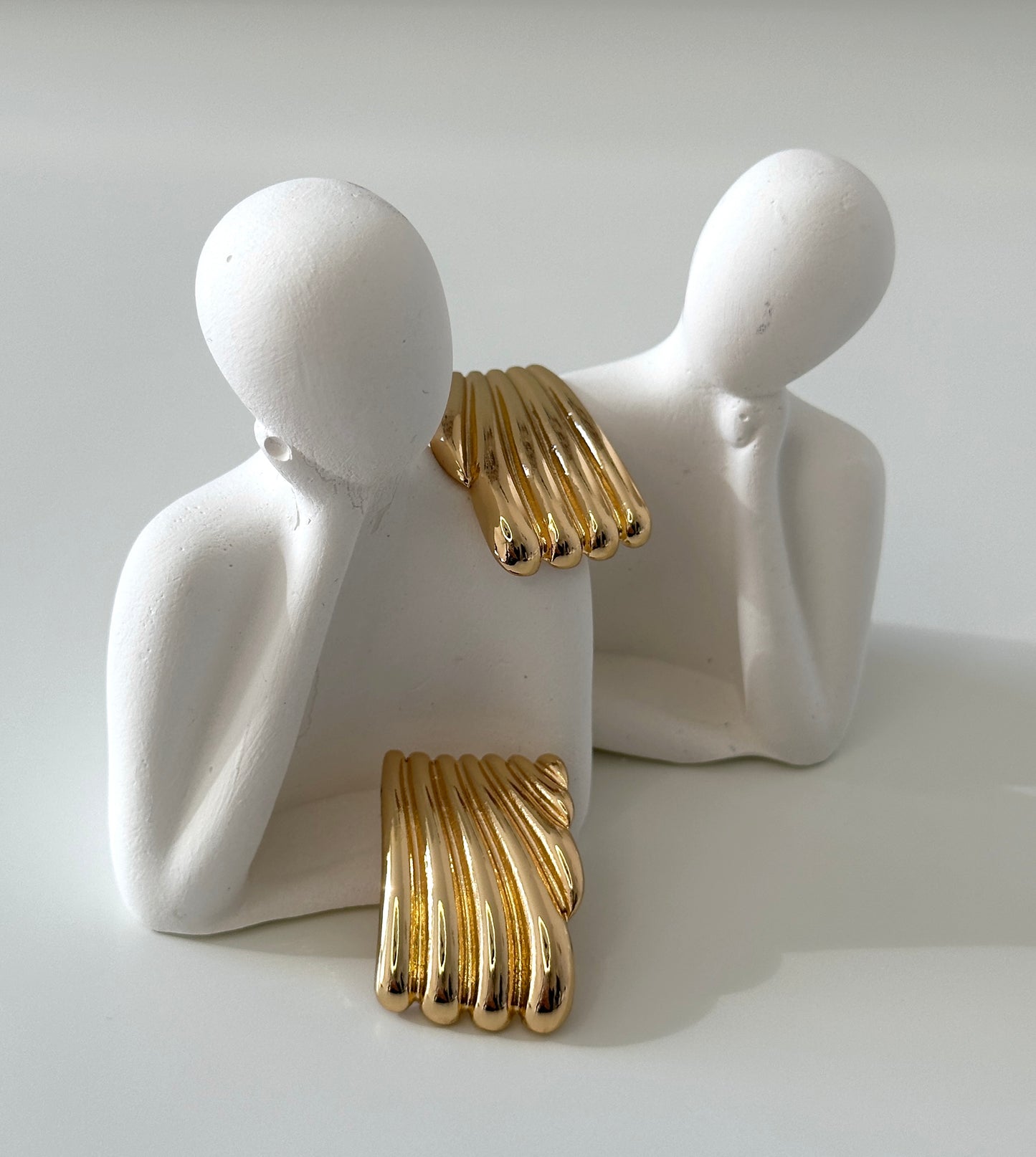 Ohrringe ‚Wellenkuss‘ in Gold