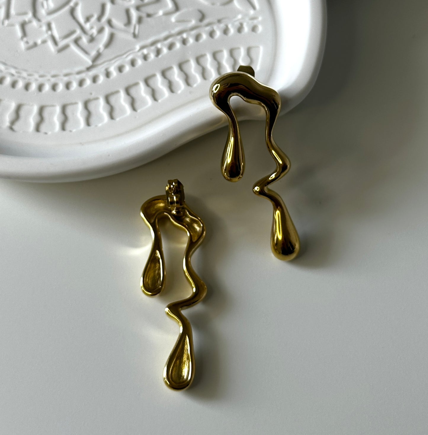 Ohrringe ‚Acting Like Picasso‘ in Gold