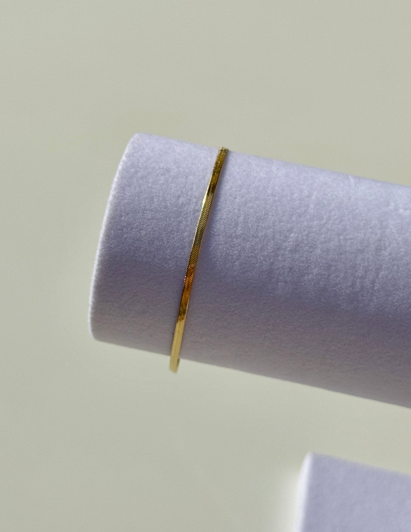 Armband ‚Herringbone’ in Gold schmal