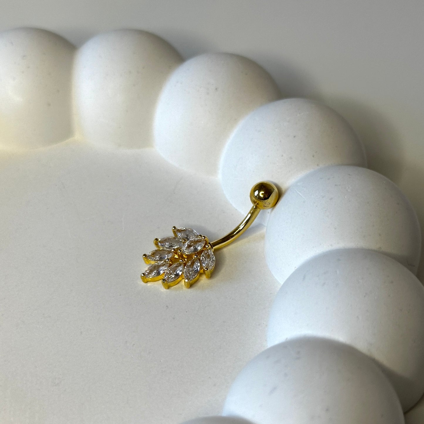 Bauchnabelpiercing ‚Lamia‘