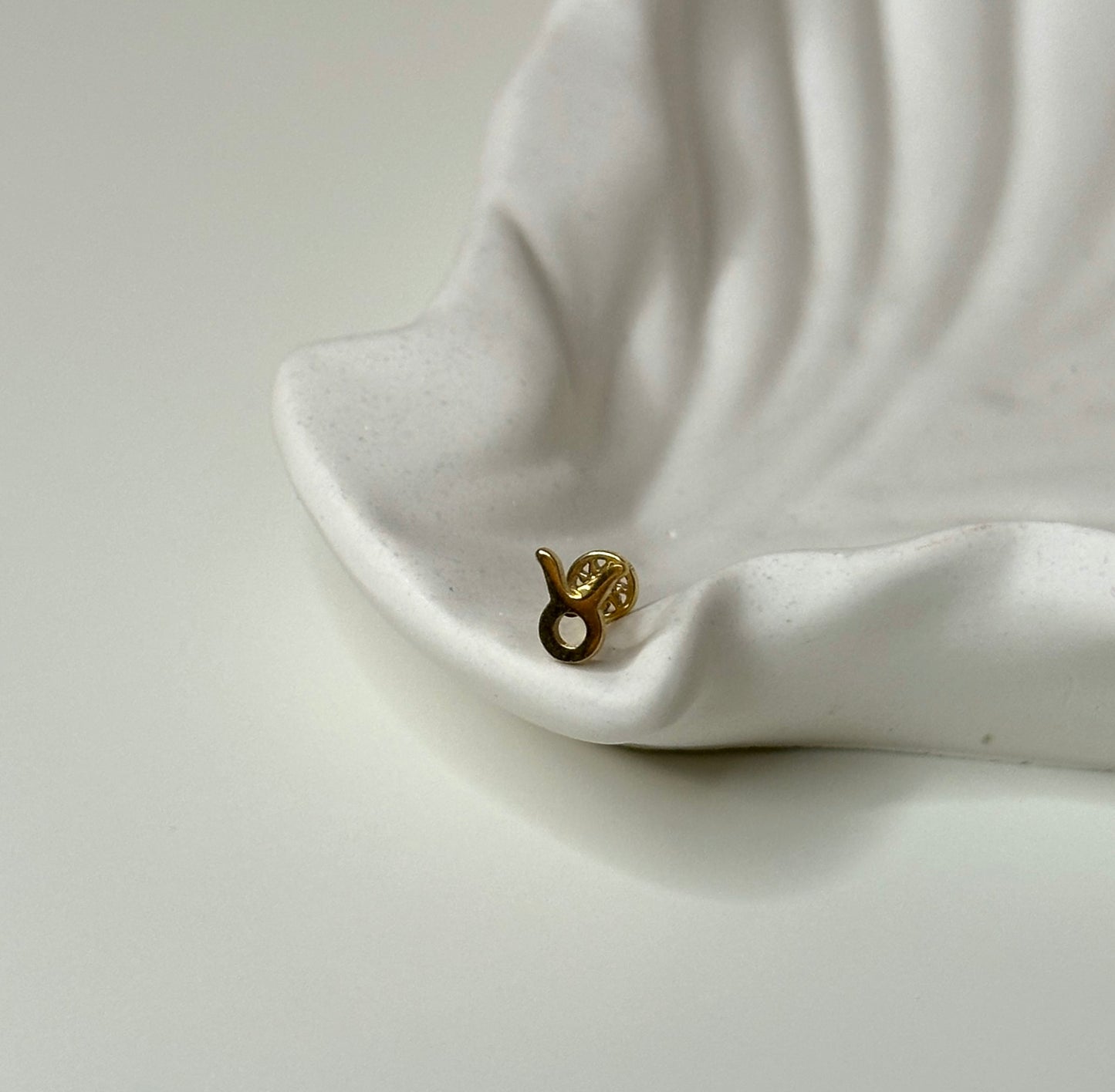 Piercing ‚Taurus‘ in Gold