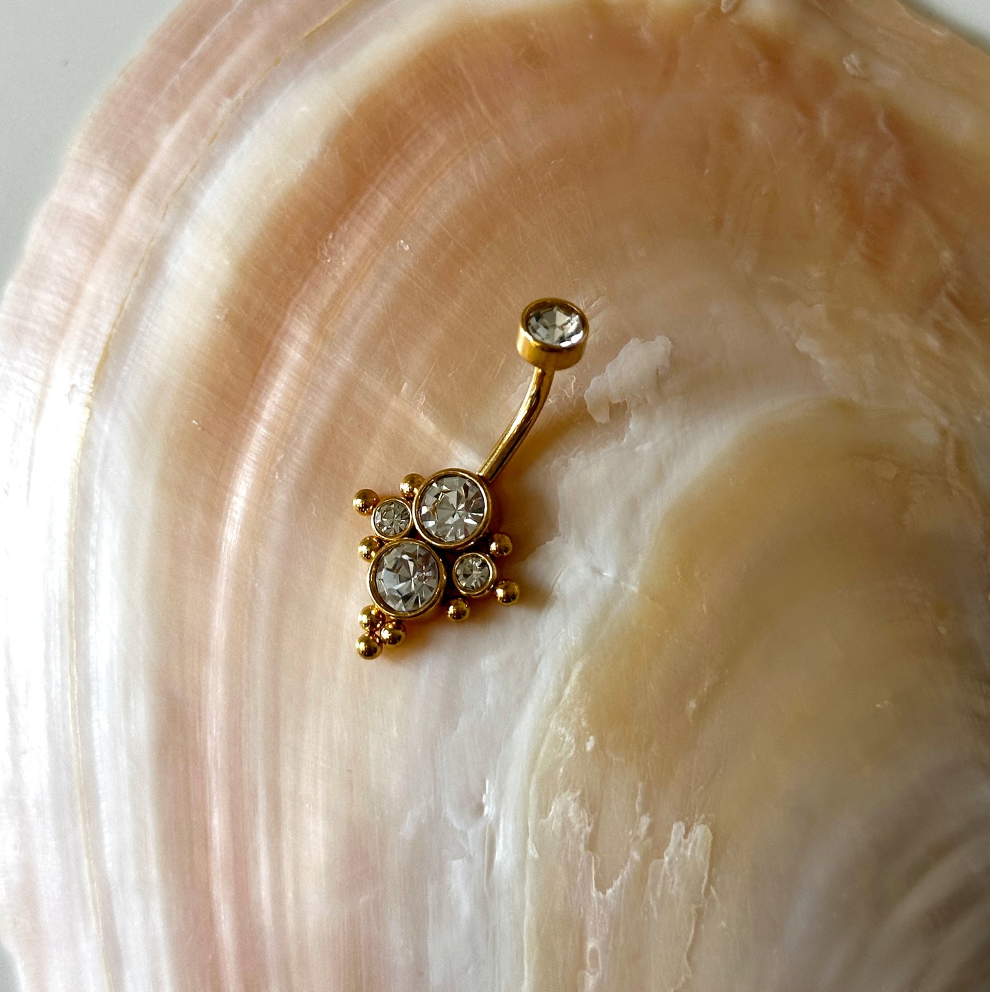 Bauchnabelpiercing ‚Luminous‘