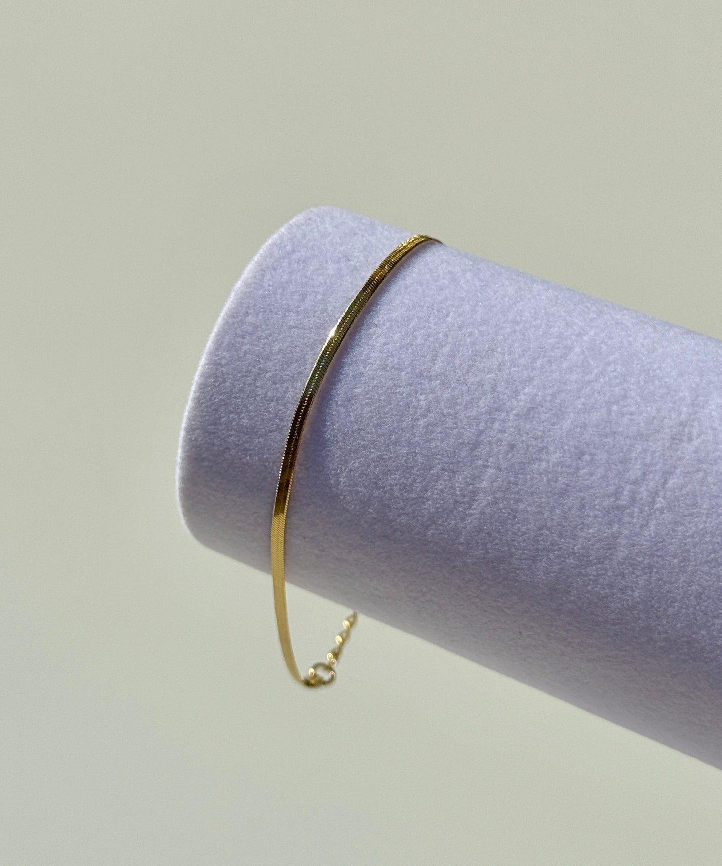 Armband ‚Herringbone’ in Gold schmal