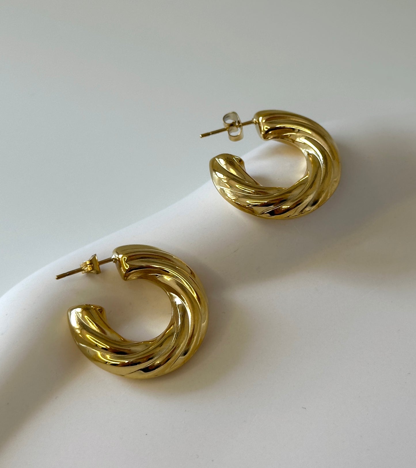 Ohrringe ‚Serra‘ in Gold
