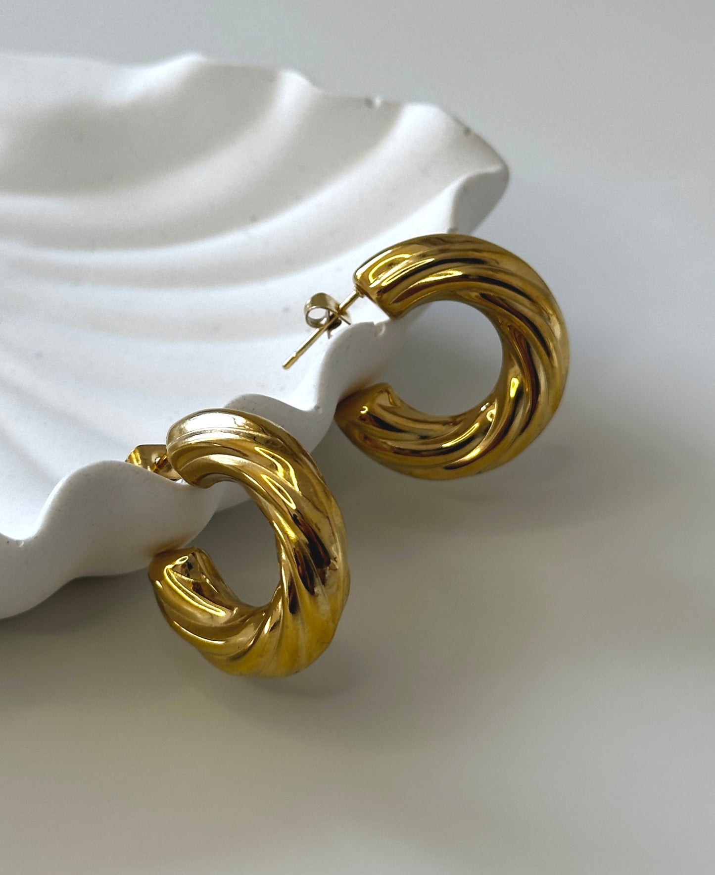 Ohrringe ‚Serra‘ in Gold