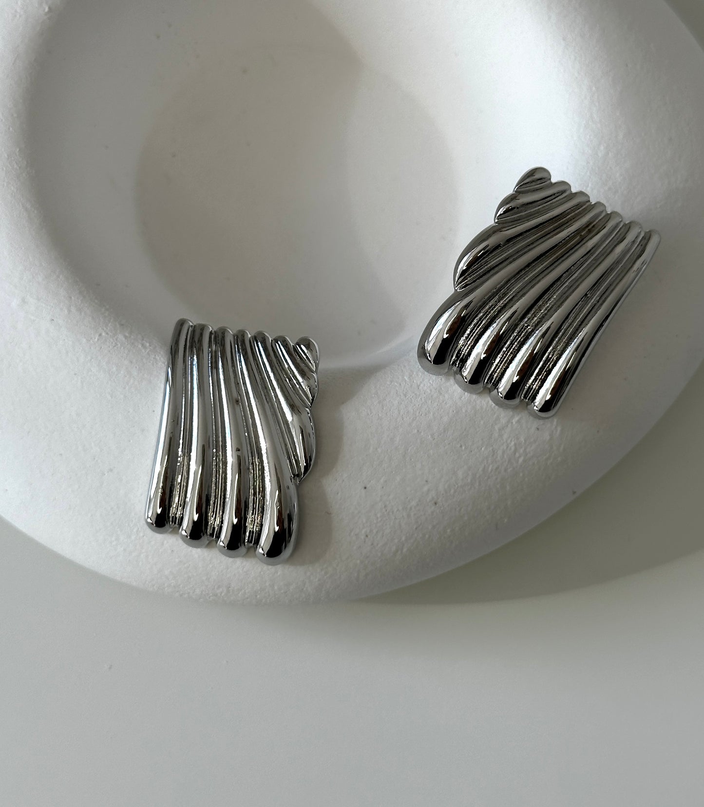 Ohrringe ‚Wellenkuss‘ in Silber