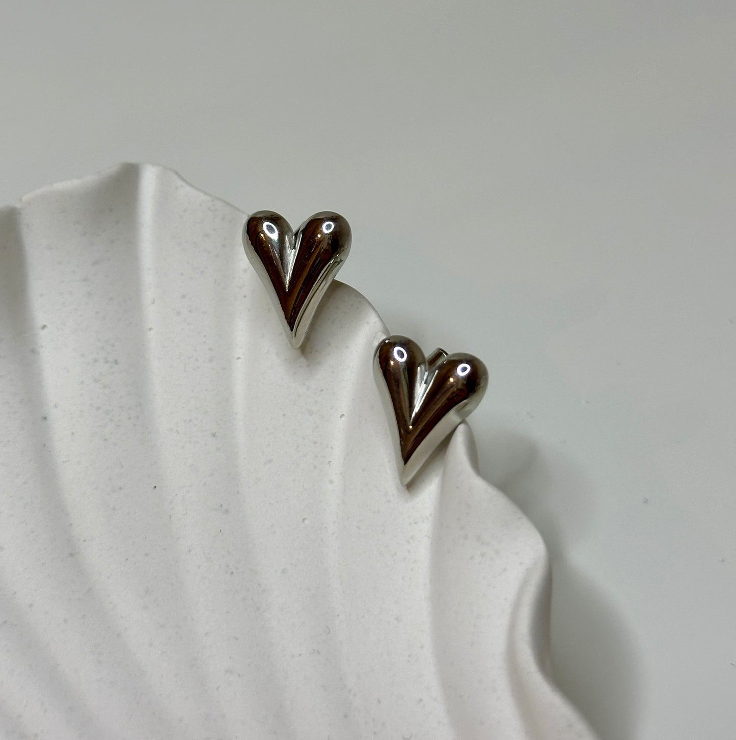 Ohrringe ‚Mini Hearts‘ in Silber