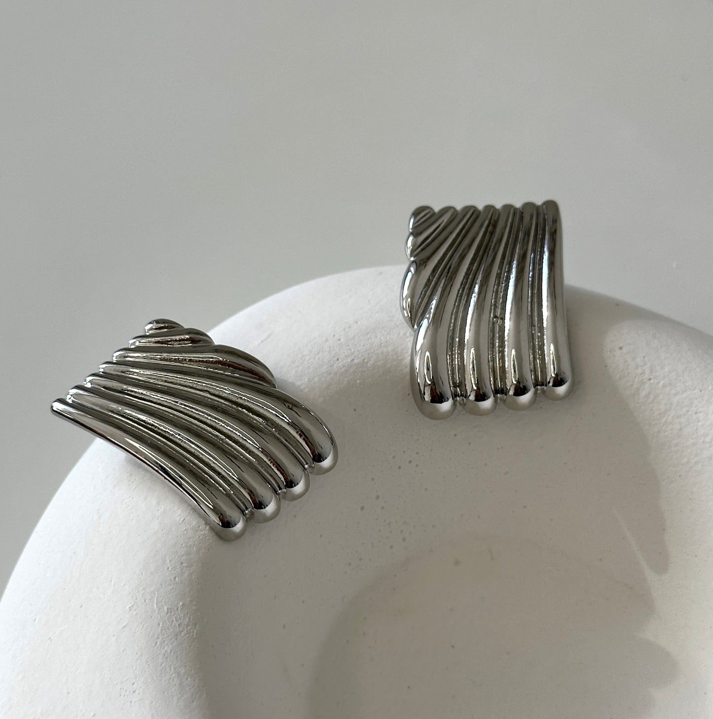 Ohrringe ‚Wellenkuss‘ in Silber