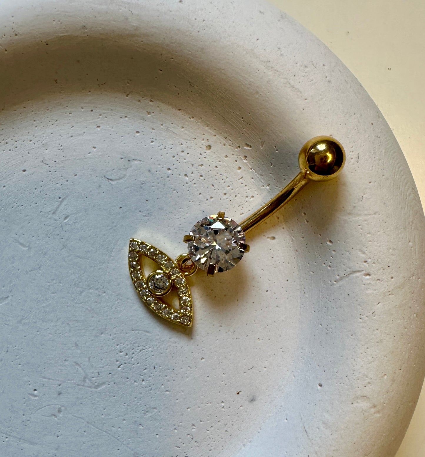 Bauchnabelpiercing ‚Catch The Eye‘
