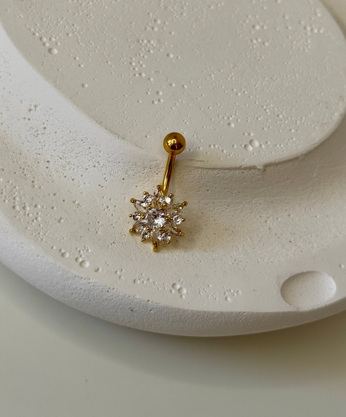 Bauchnabelpiercing ‚Golden Bloom‘