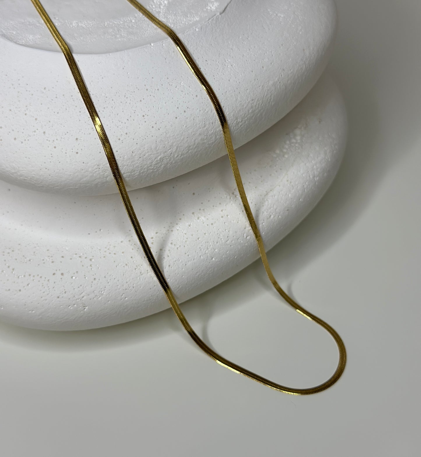 Halskette ‚Herringbone‘ in Gold schmal