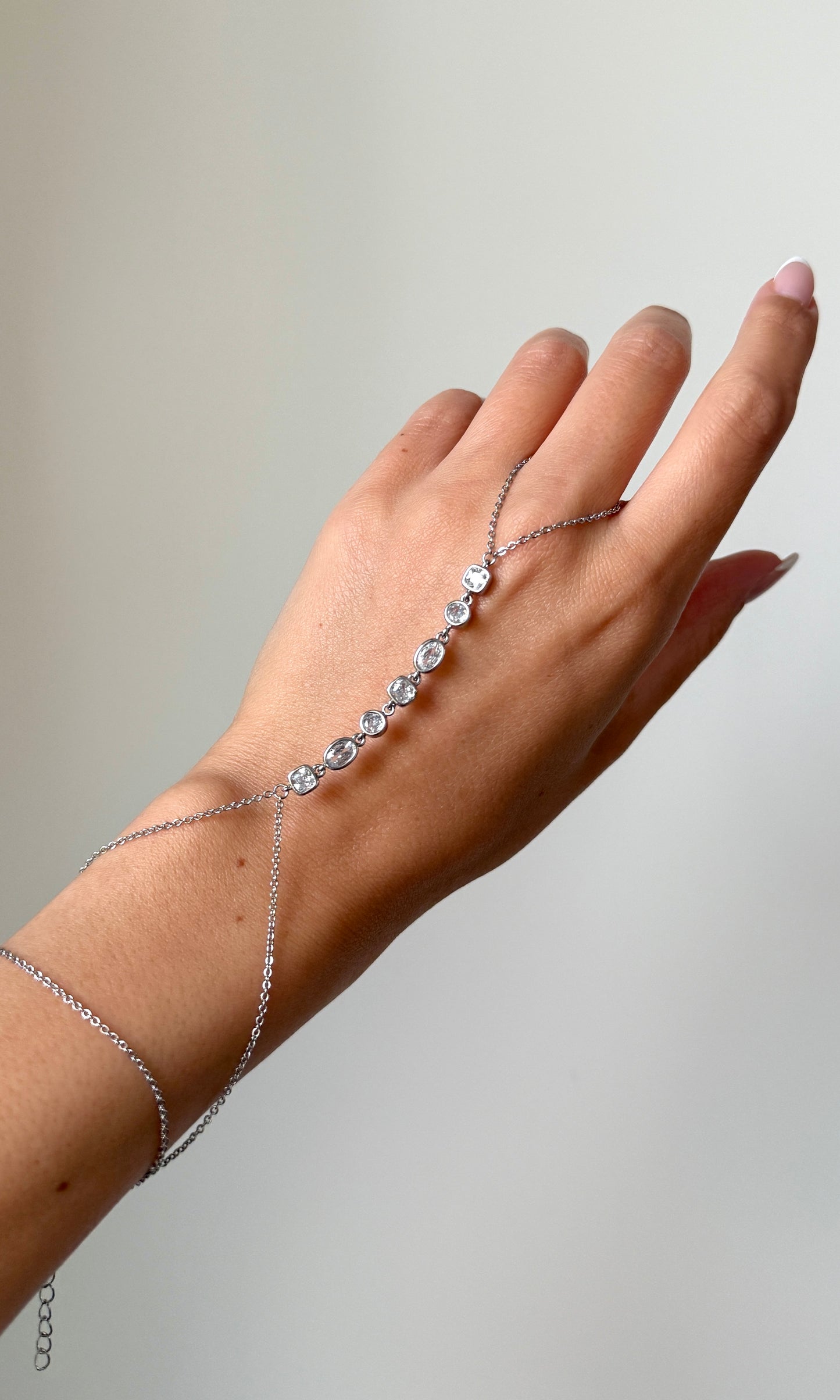 Handkette ‚Işıl’ in Silber