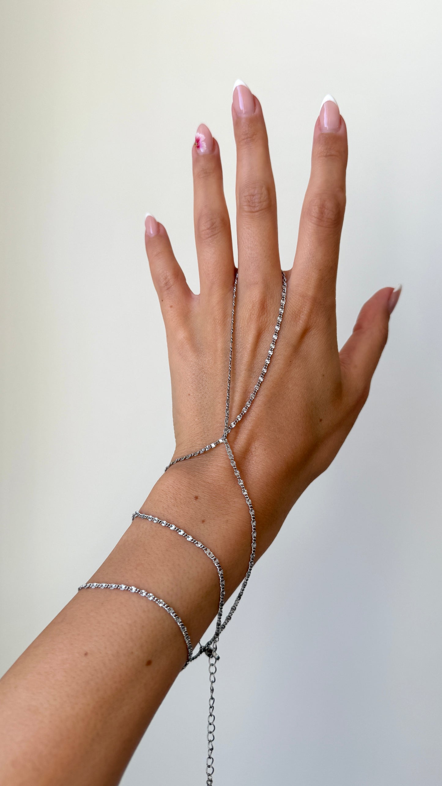 Handkette ‚Nayla’ in Silber