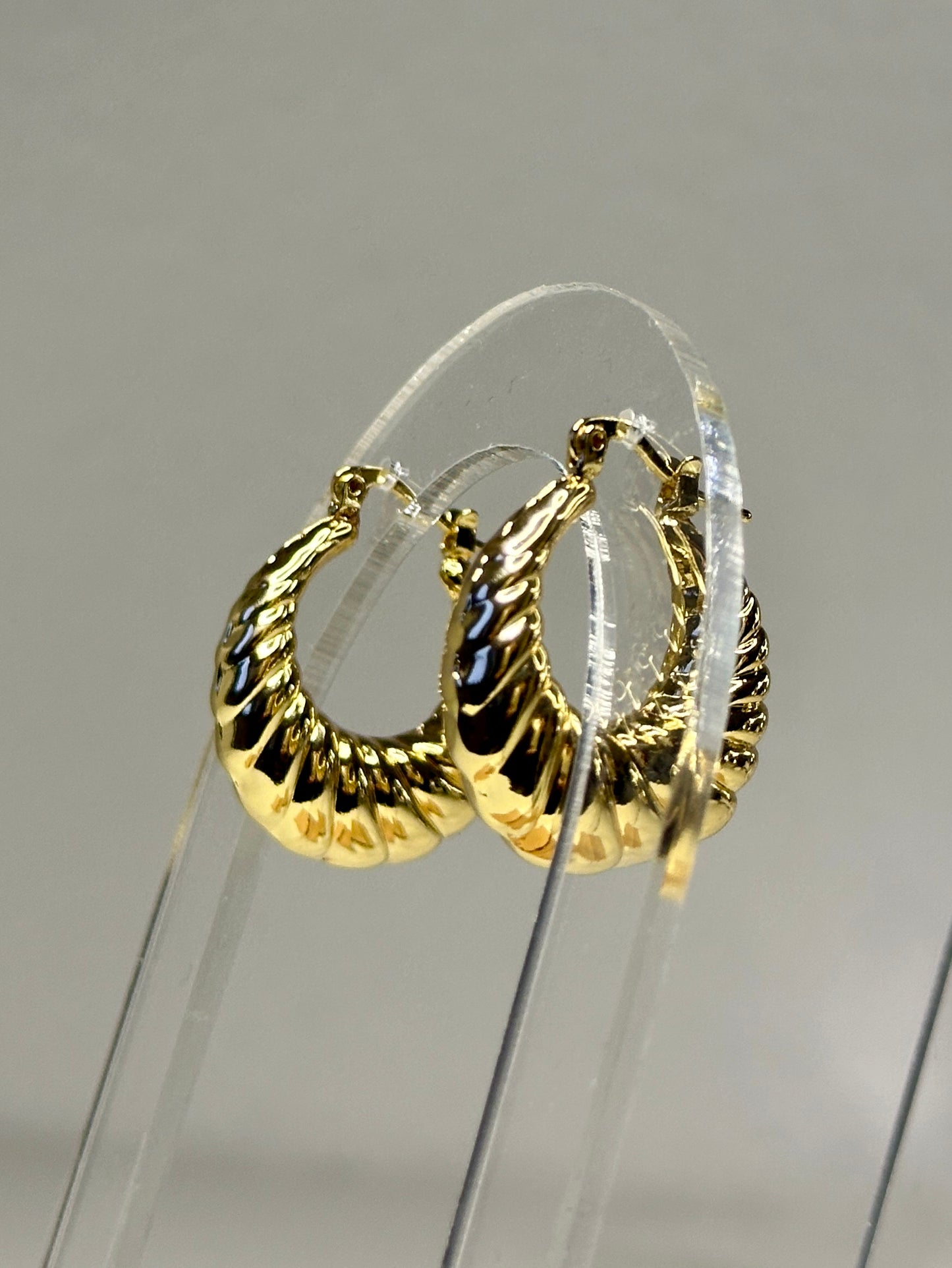 Ohrringe ‚Shell‘ in Gold