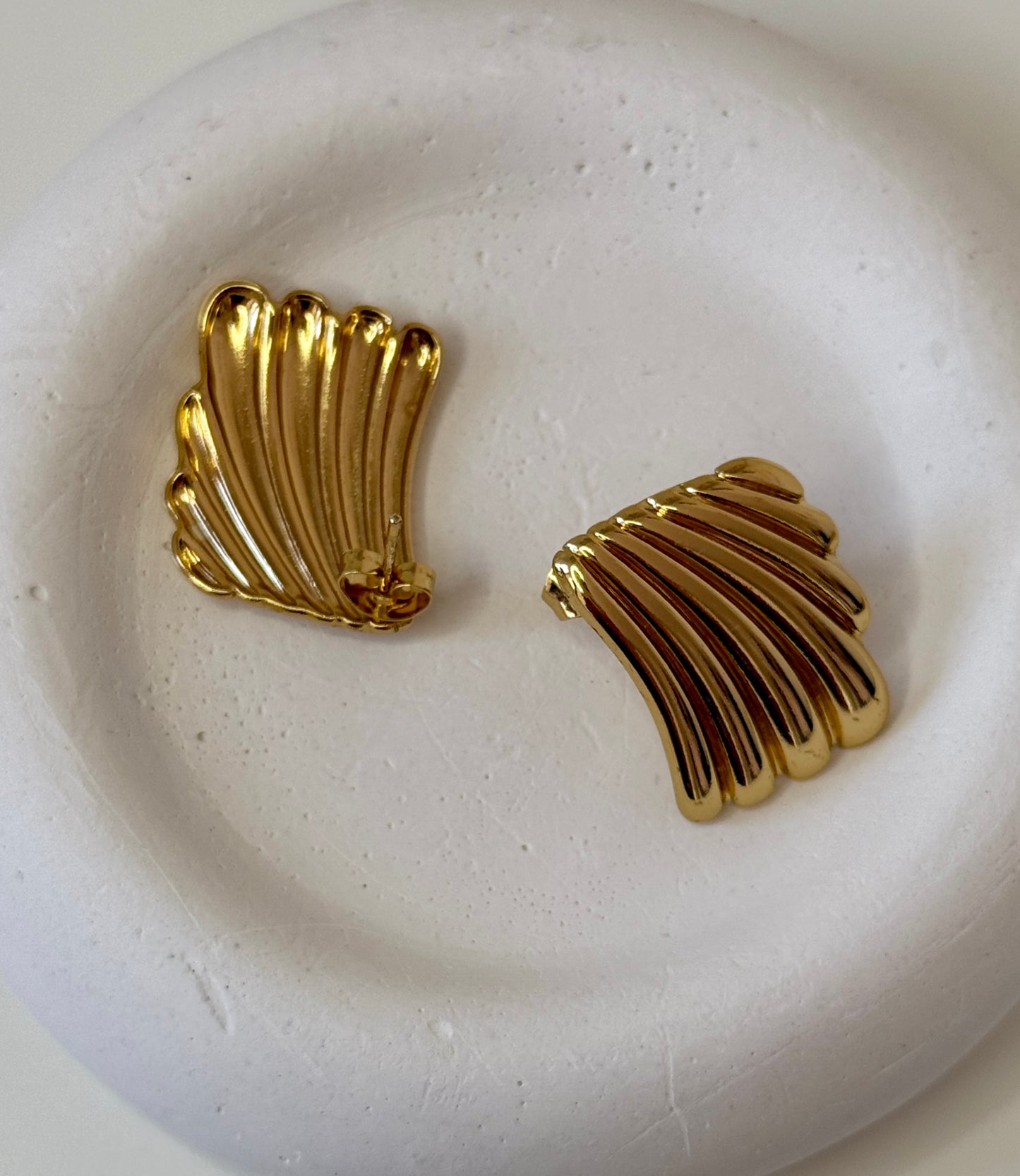 Ohrringe ‚Wellenkuss Mini‘ in Gold