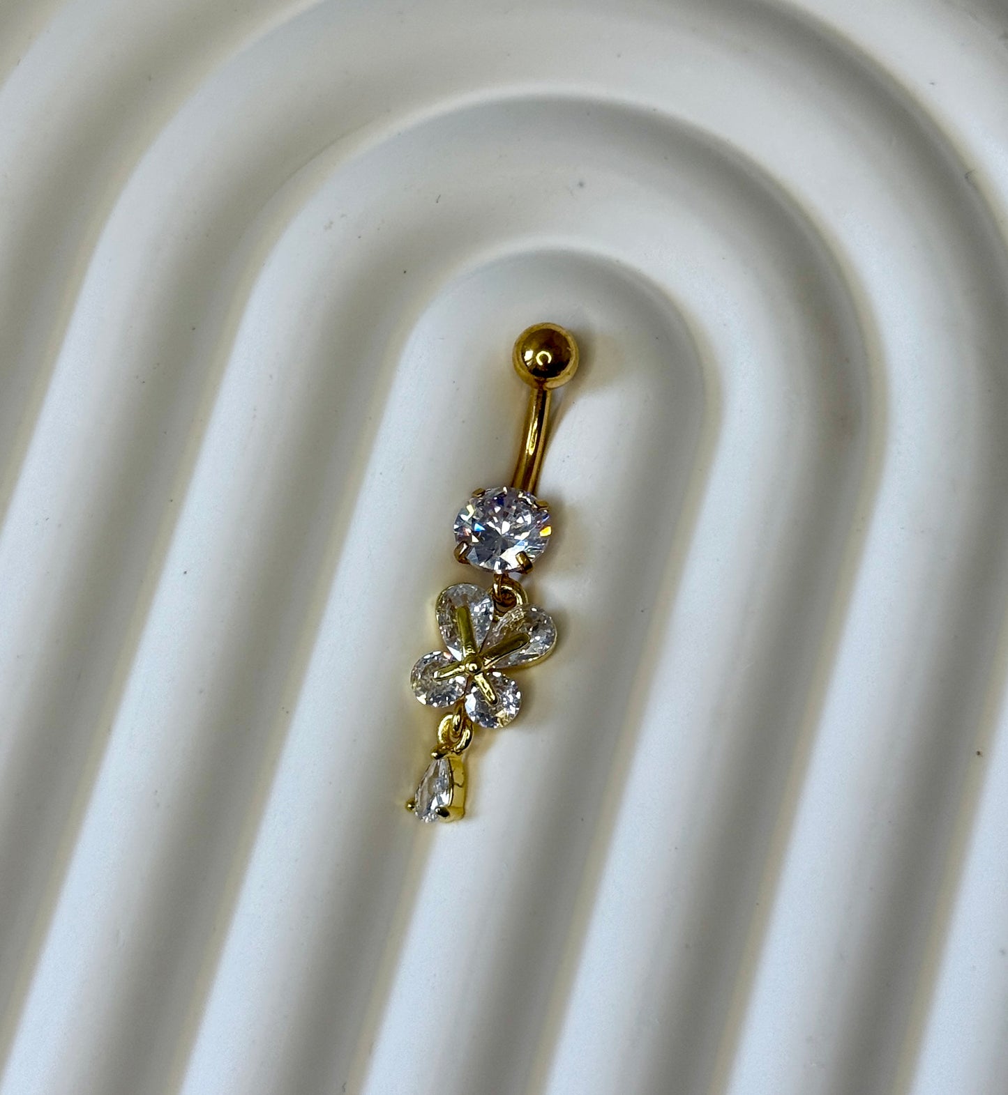 Bauchnabelpiercing ‚Aloura‘