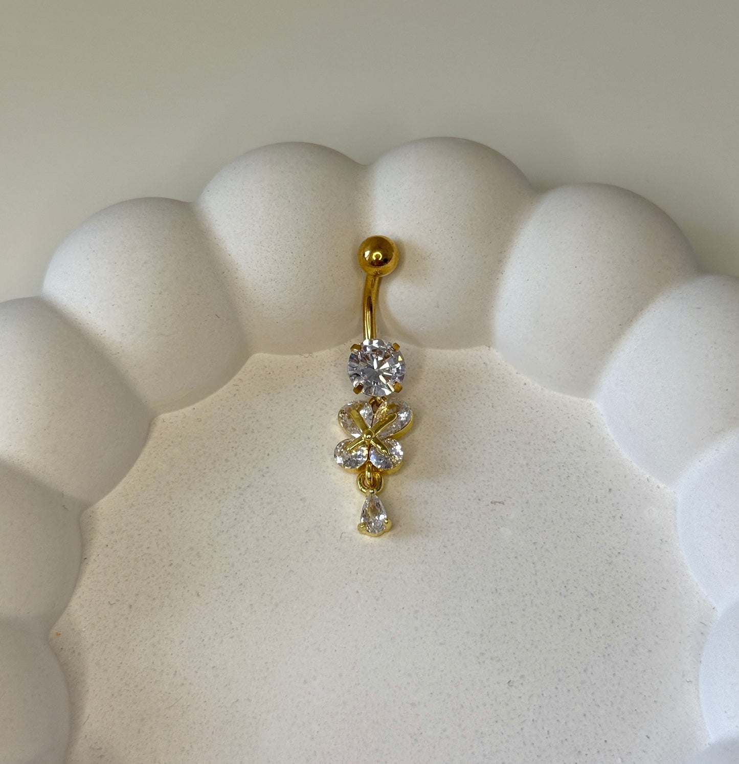 Bauchnabelpiercing ‚Aloura‘