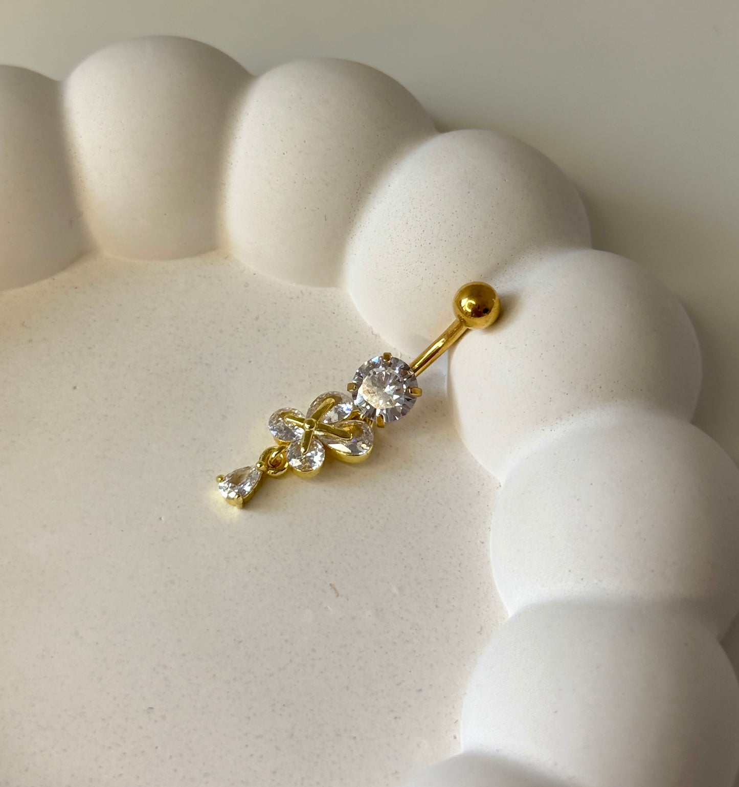 Bauchnabelpiercing ‚Aloura‘