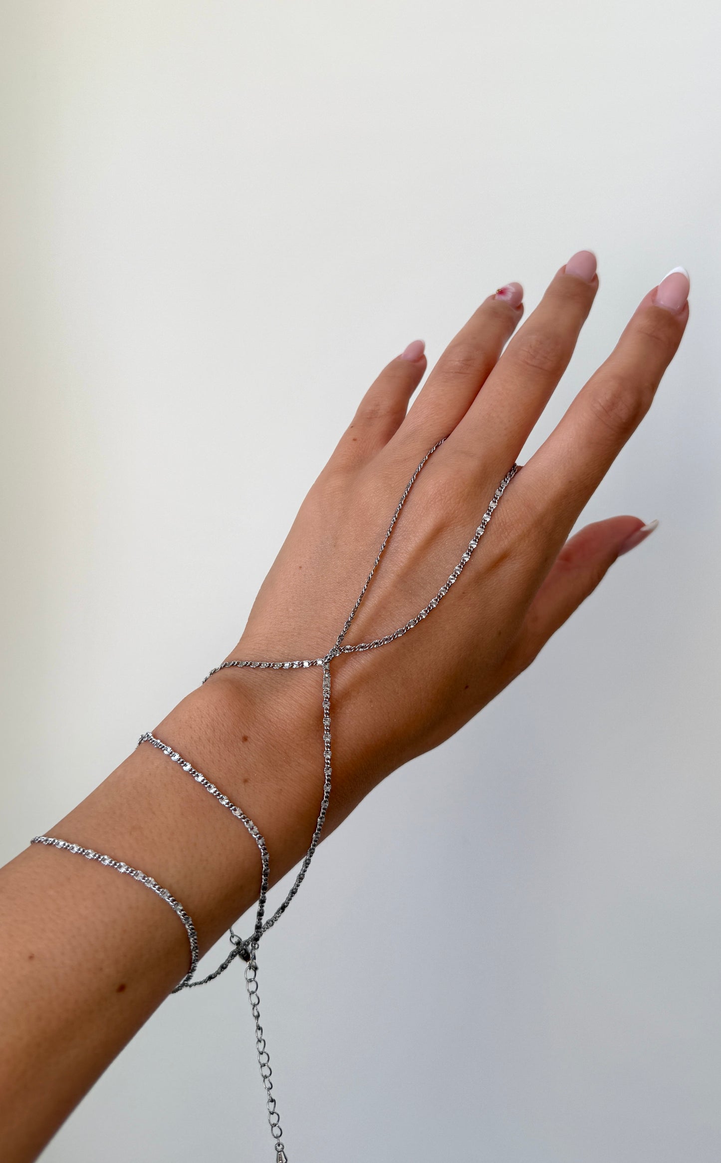 Handkette ‚Nayla’ in Silber
