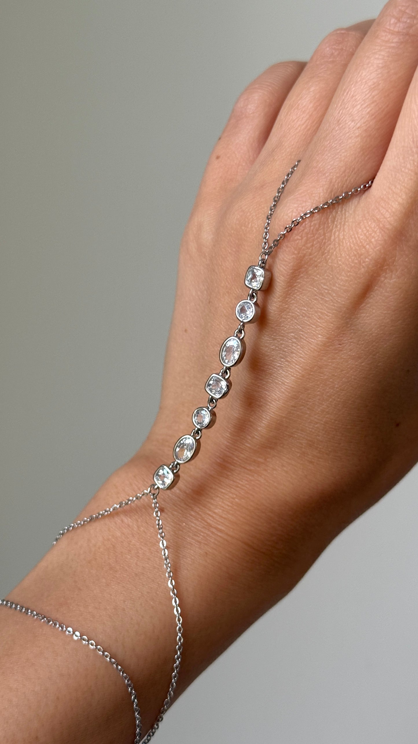 Handkette ‚Işıl’ in Silber