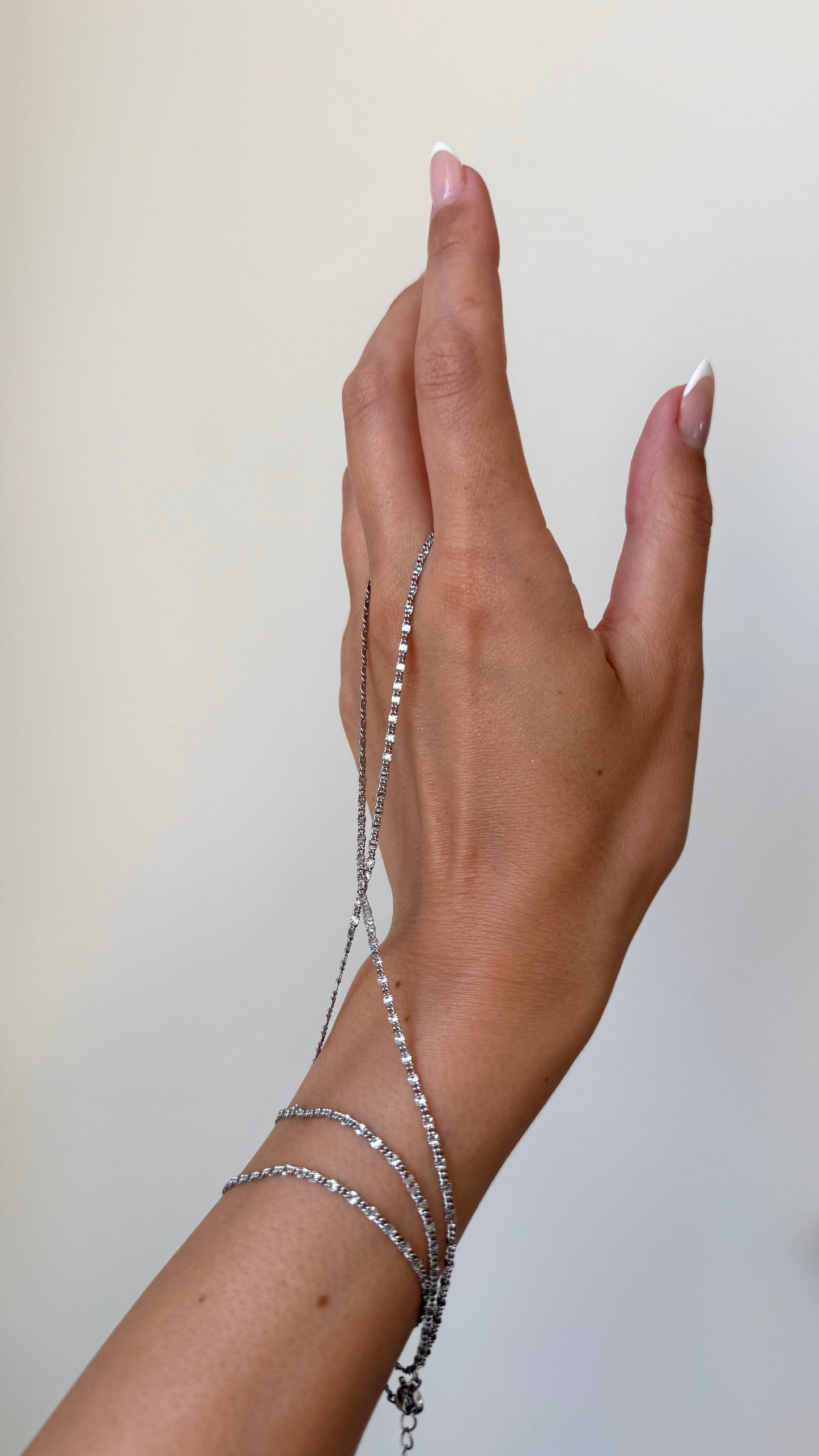 Handkette ‚Nayla’ in Silber