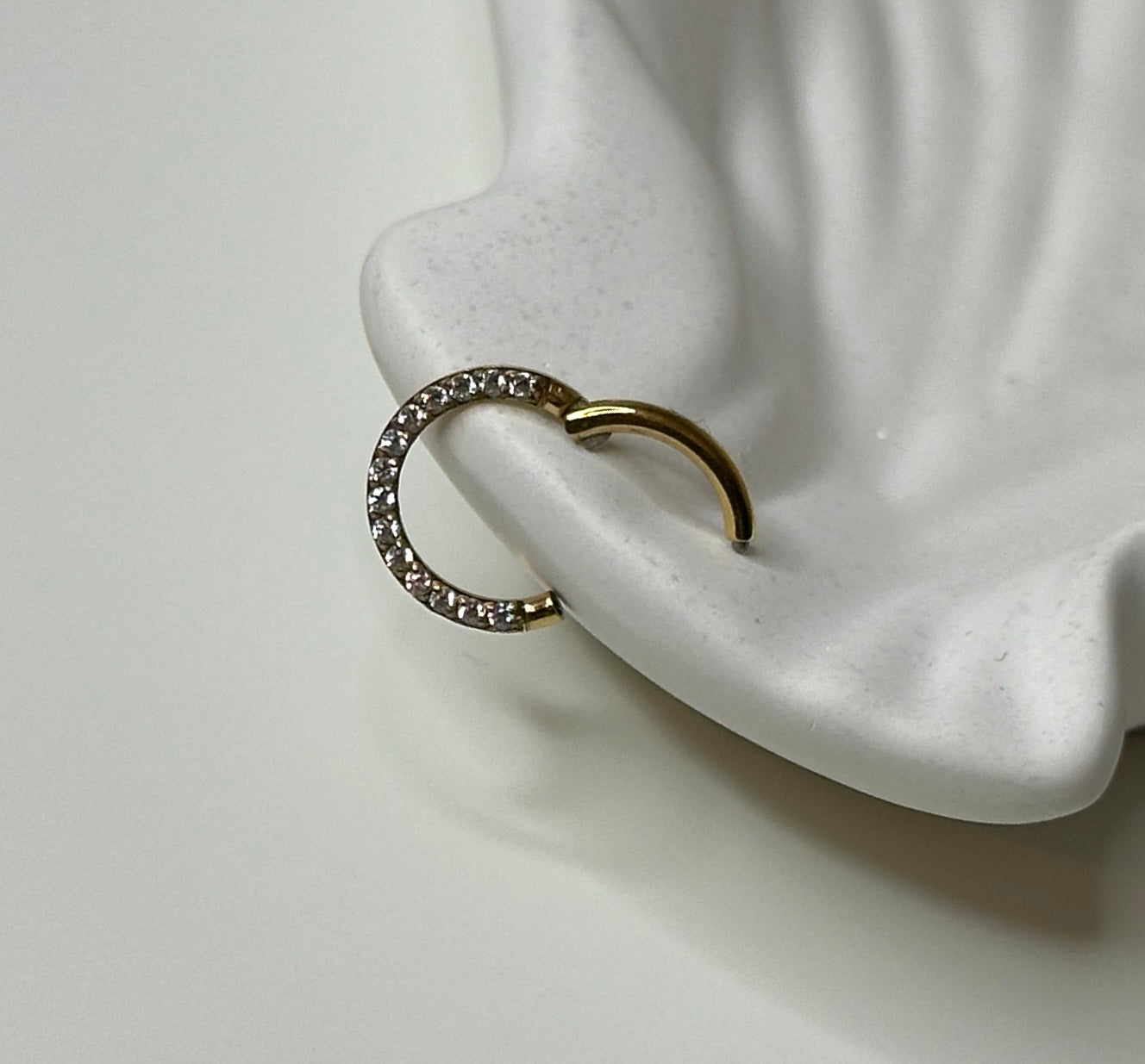 Piercing ‚Gleaming Hoop‘ Ø 8 mm in Gold