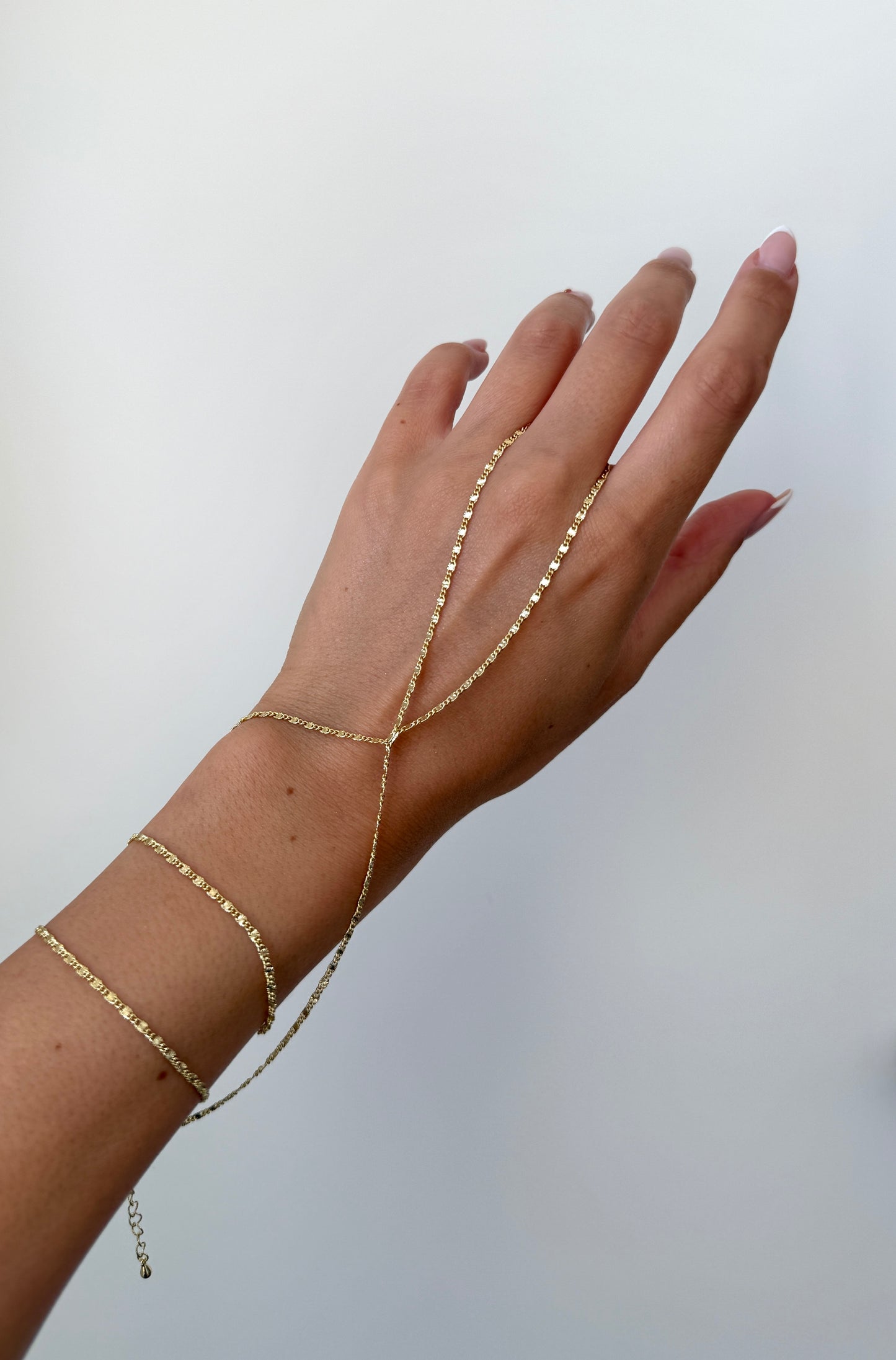 Handkette ‚Nayla‘ in Gold