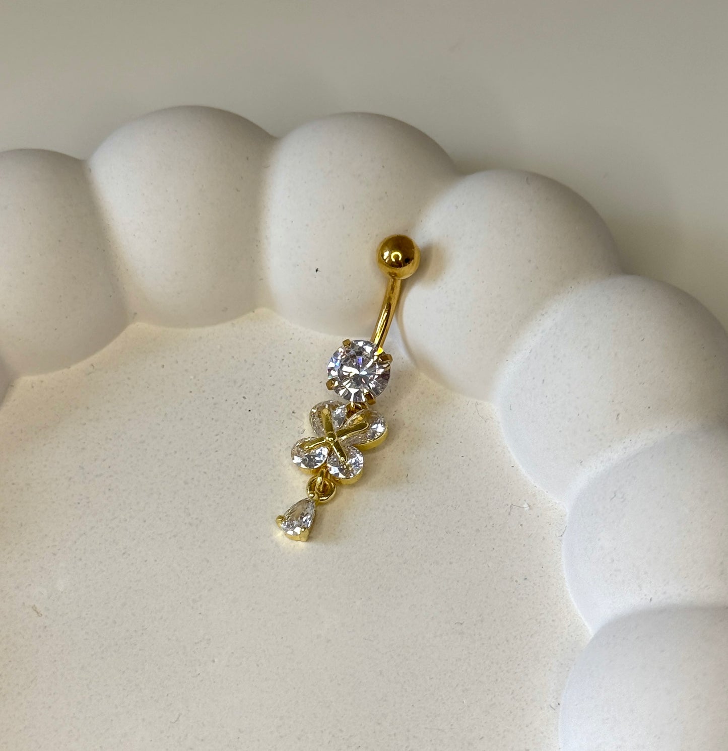 Bauchnabelpiercing ‚Aloura‘