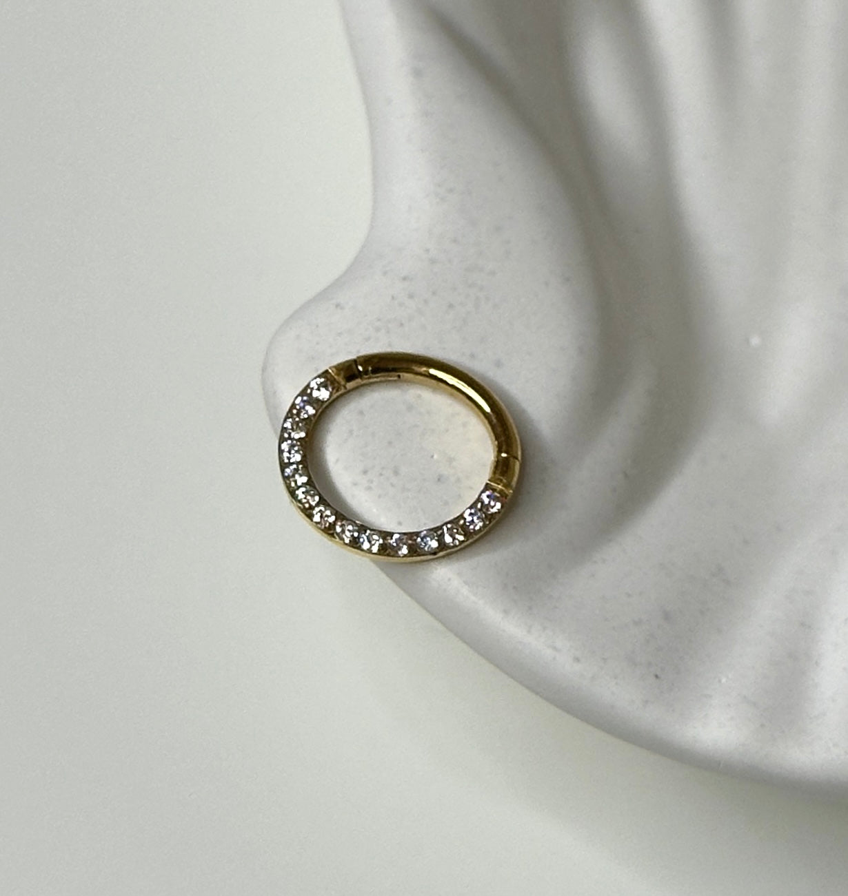 Piercing ‚Gleaming Hoop‘ Ø 8 mm in Gold